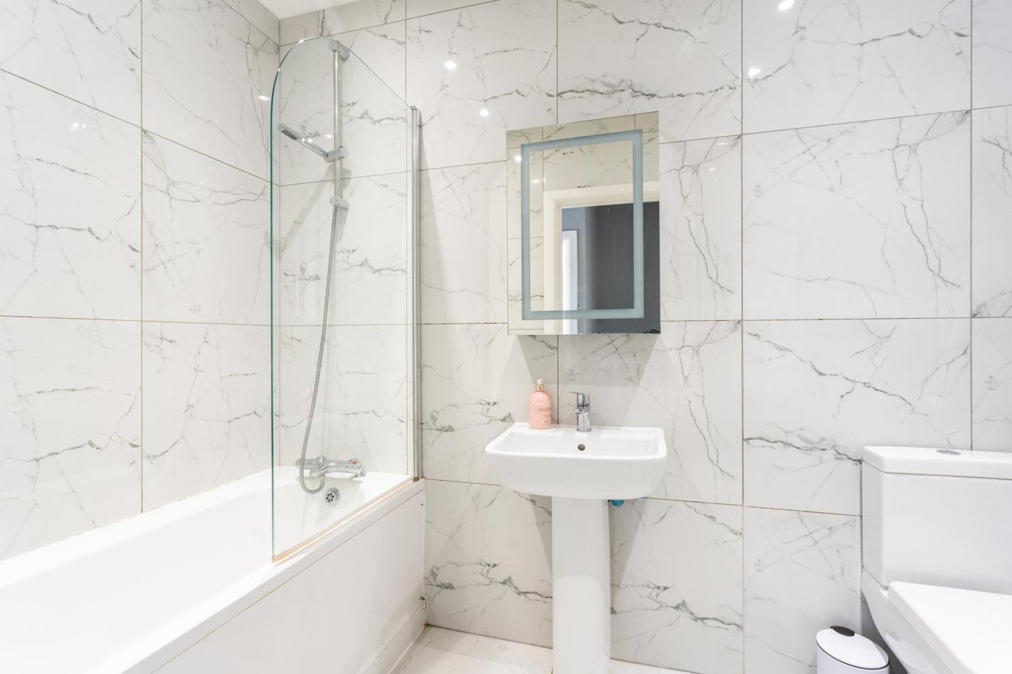 לונדון Modern Double Room With Shared Bathroom מראה חיצוני תמונה