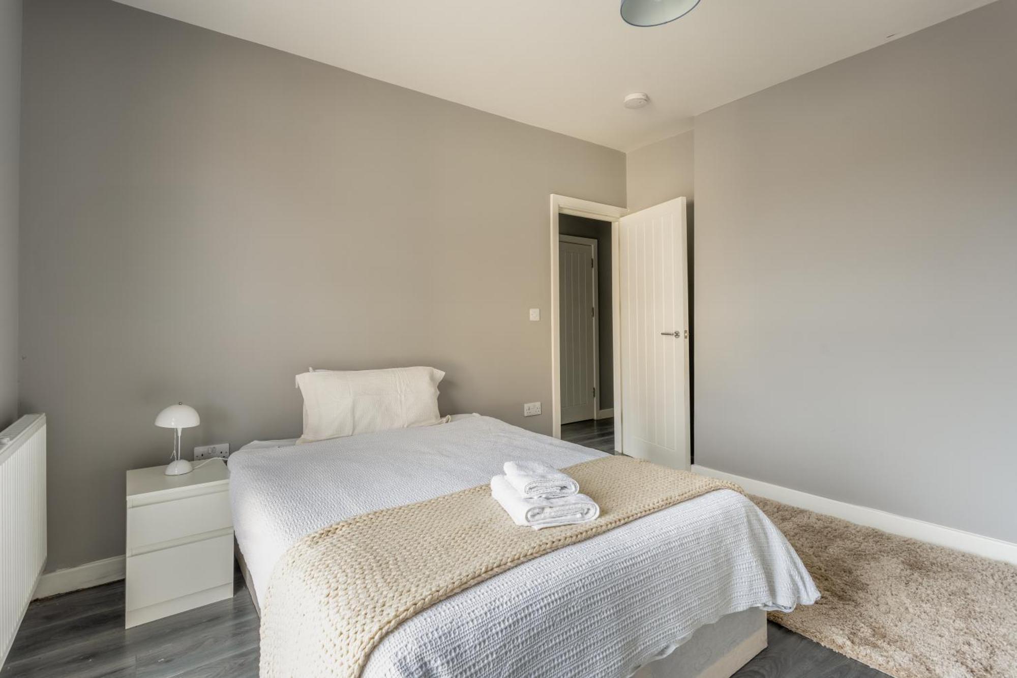 לונדון Modern Double Room With Shared Bathroom מראה חיצוני תמונה